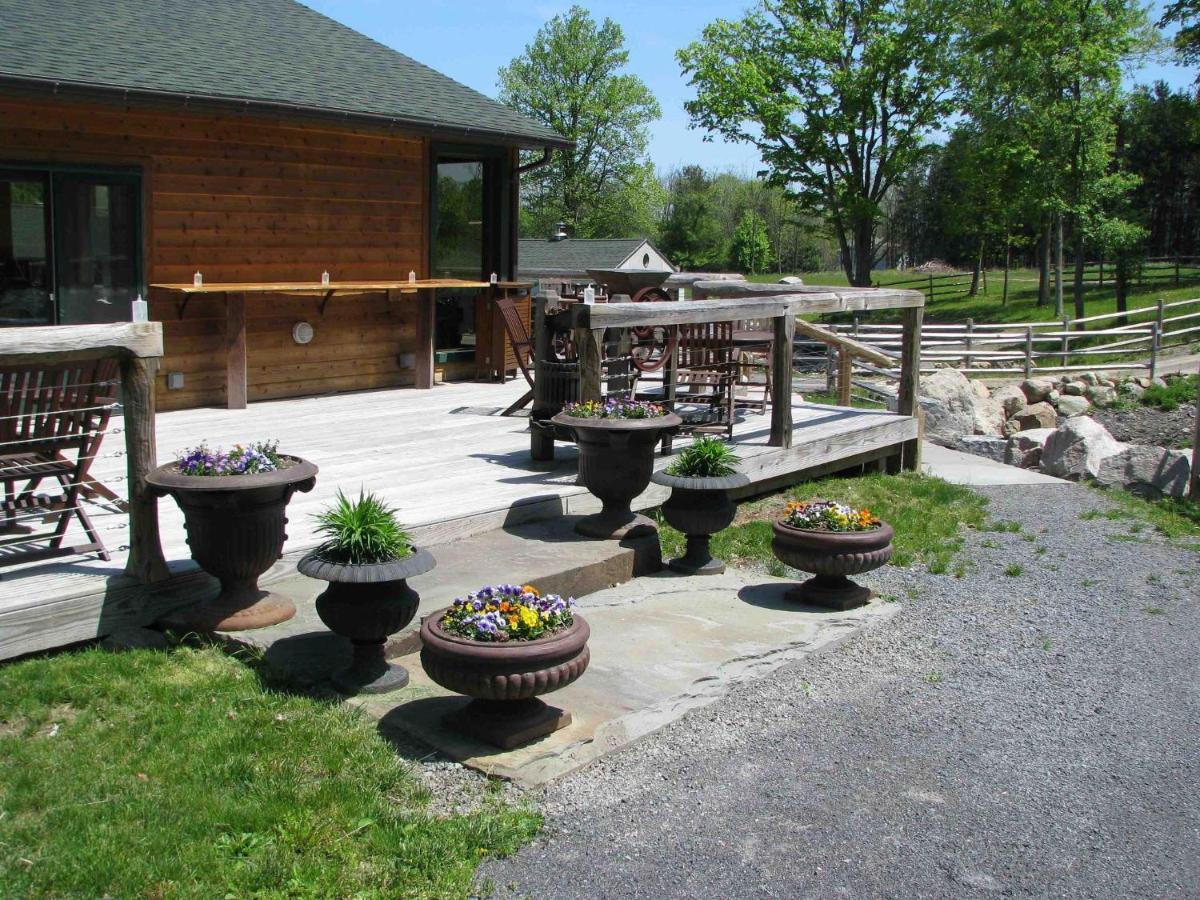 New Park Venue & Suites Ithaca Exterior foto